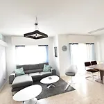 Glabur - The Cozy 2 Bdr - City, Free Parking & Wifi, Welcomes You!!! Апартаменты *